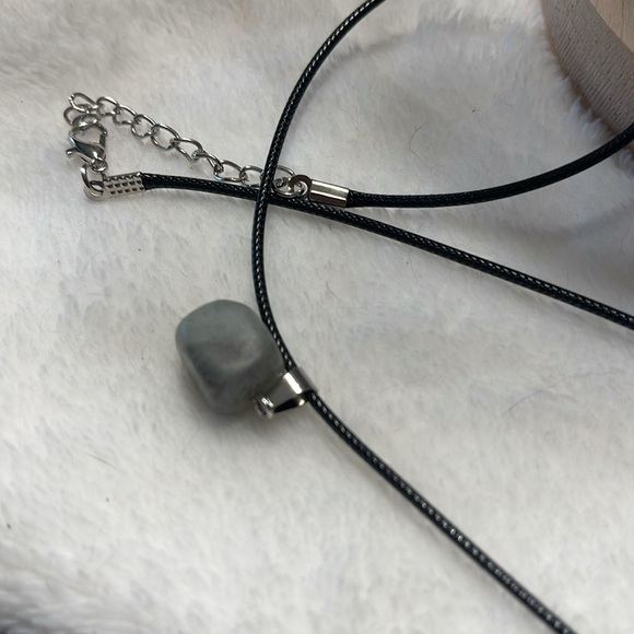 Elegant Black and Silver  labradorite stone Pendant Necklace - Picture 4 of 5